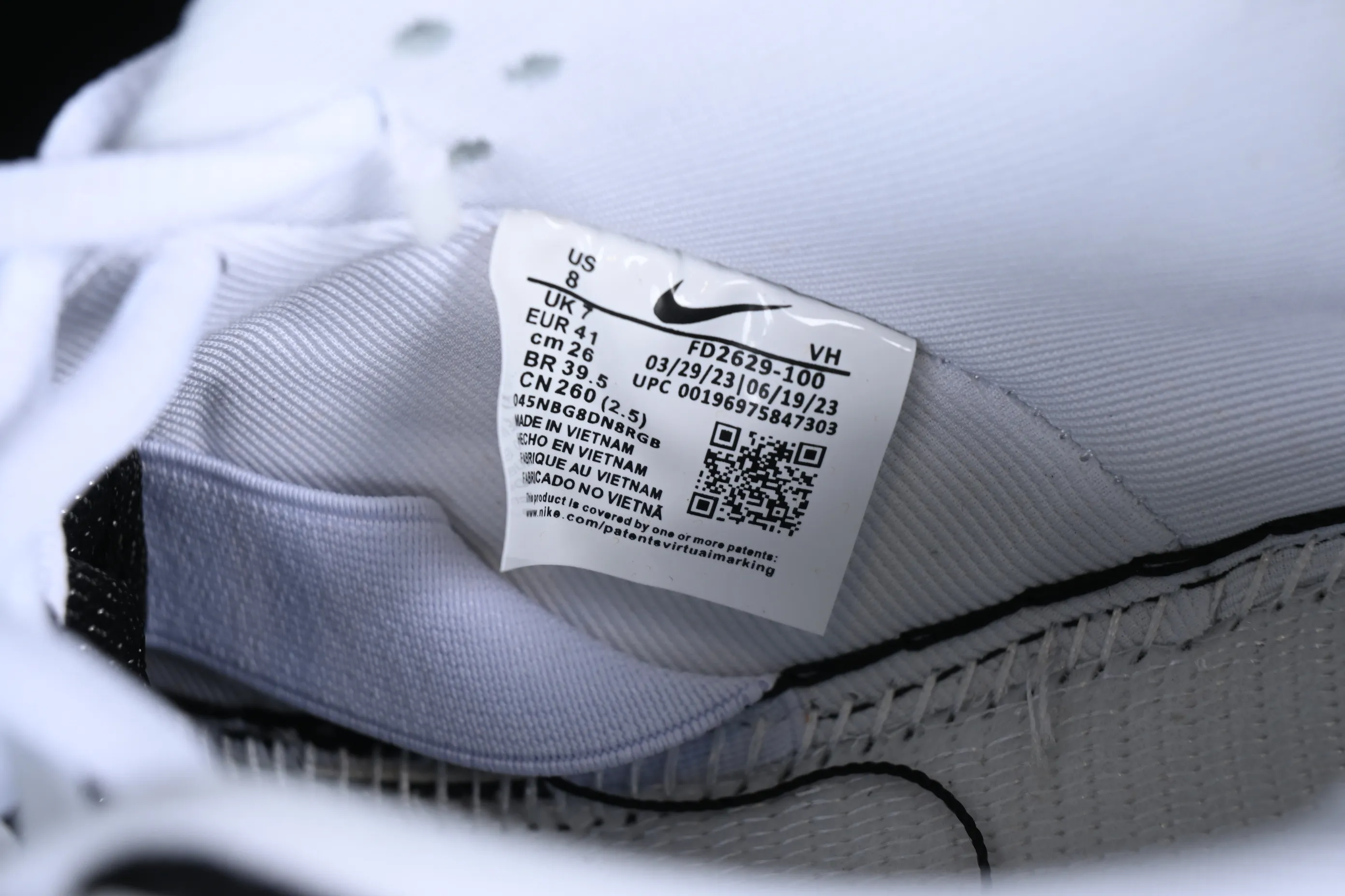 All categories Nk SB Dunk Series Nk SB Dunk Low low-top sneakers Cost-effective version Tightbooth x Nk SB Dunk joint model Reverse Panda SB low-top casual sports skateboard shoes FD2629-100